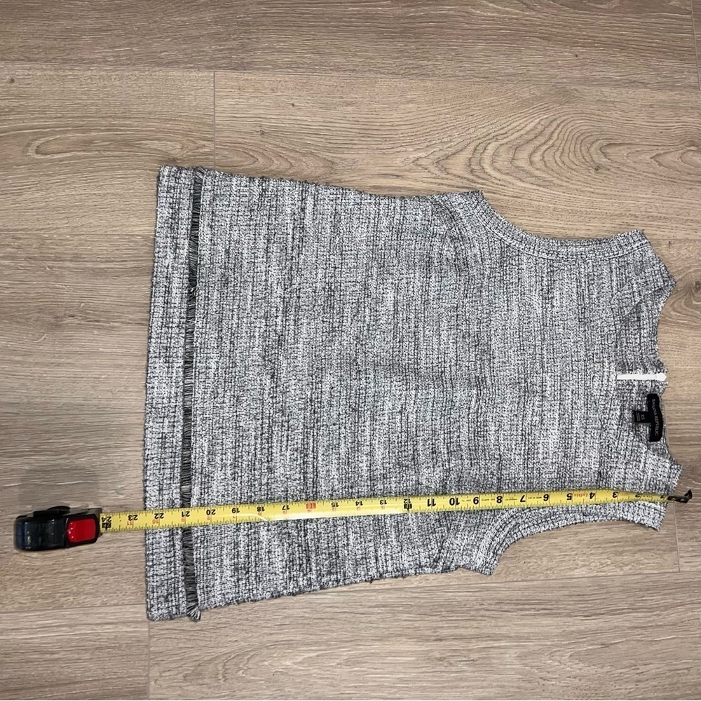 Banana Republic Black and White Textured Tank Top - Picture 3 of 6